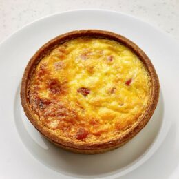 冷凍 ベーコンとオニオンキッシュパイ<br>330円